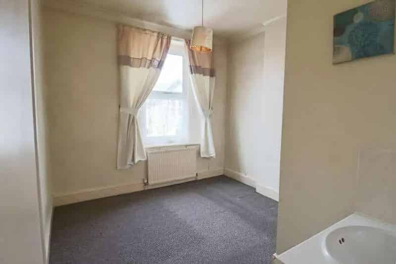 1 Bed Flat for Sale - Investment Opportunity