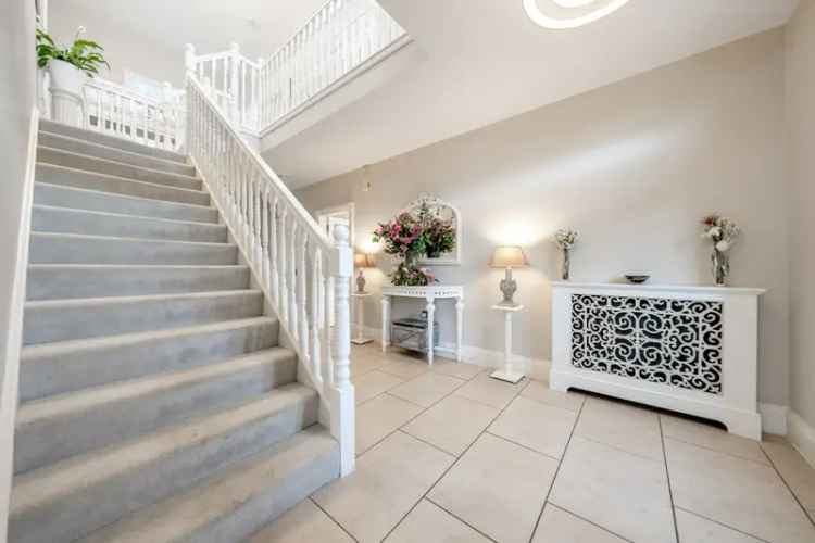 Stunning 8-Apartment Detached Home in Lainshaw Estate