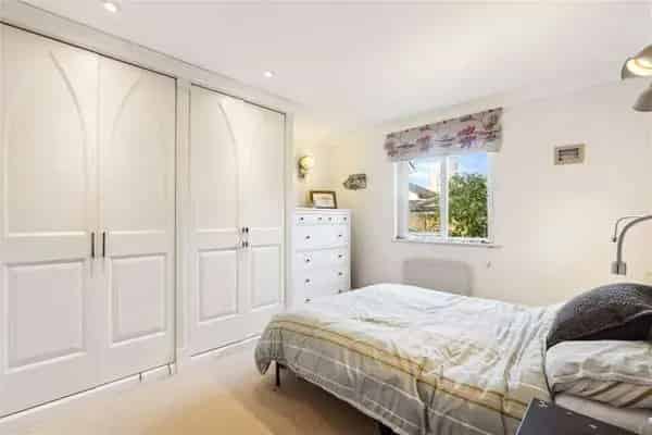 Charming One Bedroom Flat with Garden Views