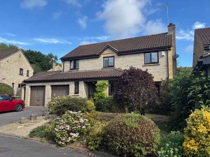 4 Bedroom Detached House For Sale in Bath
