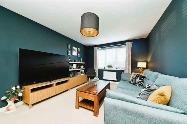5 Bedroom Detached House with Double Garage and Large Garden