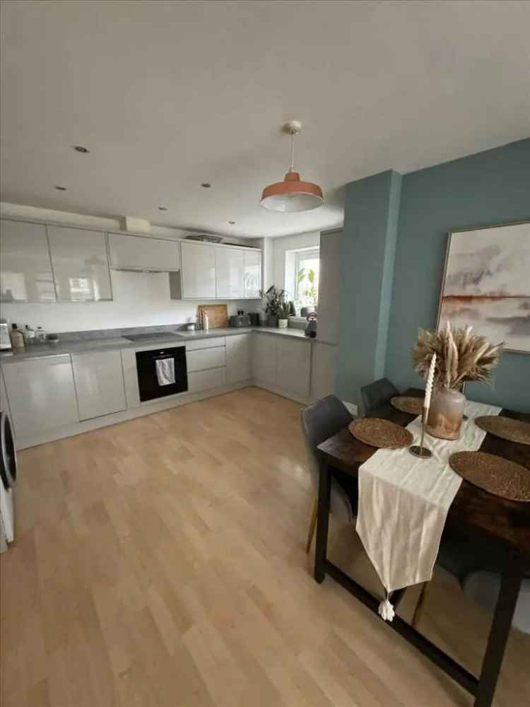2 Bedroom Apartment Town Centre Parking Available May 23 2025