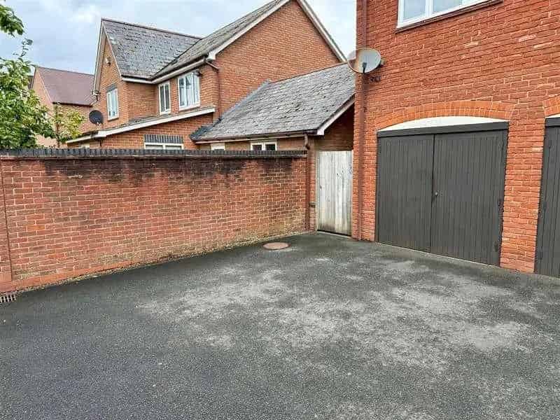 4 Bed End Town House Dickens Heath For Sale