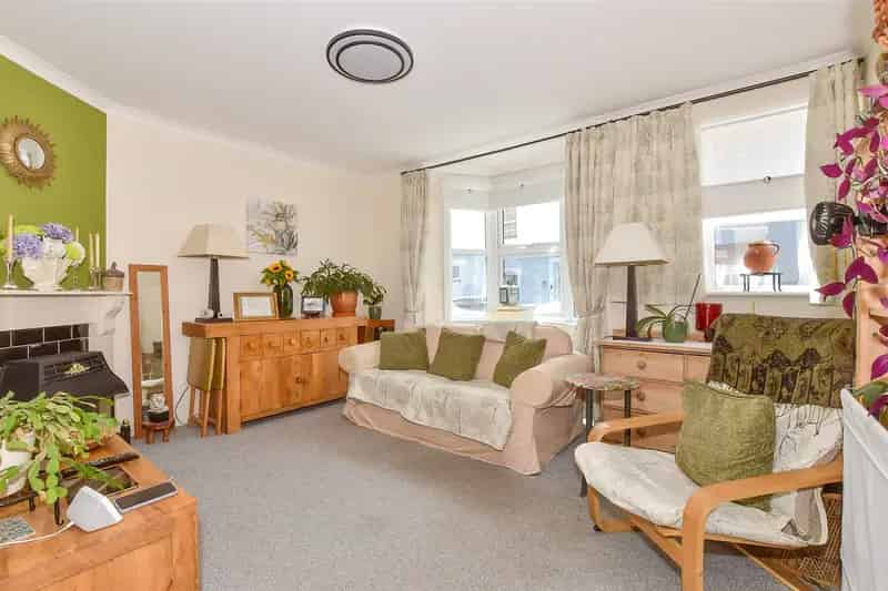 2 Bedroom Detached House for Sale in Central Hythe