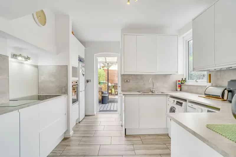 Fabulous Earlsfield House Near Amenities and Station