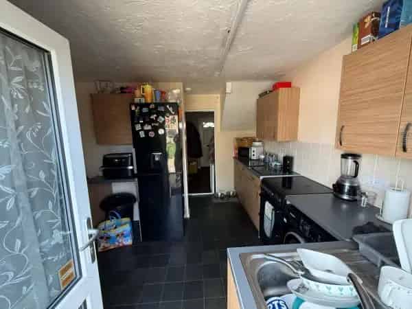 Three Bed House Near Schools Shops and M11