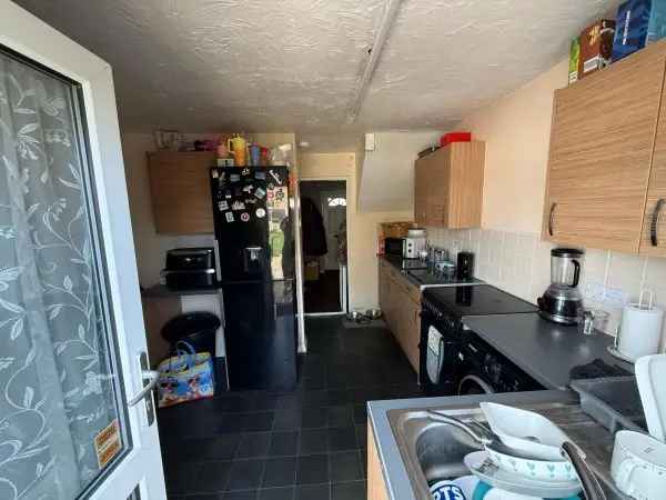Three Bed House Near Schools Shops and M11