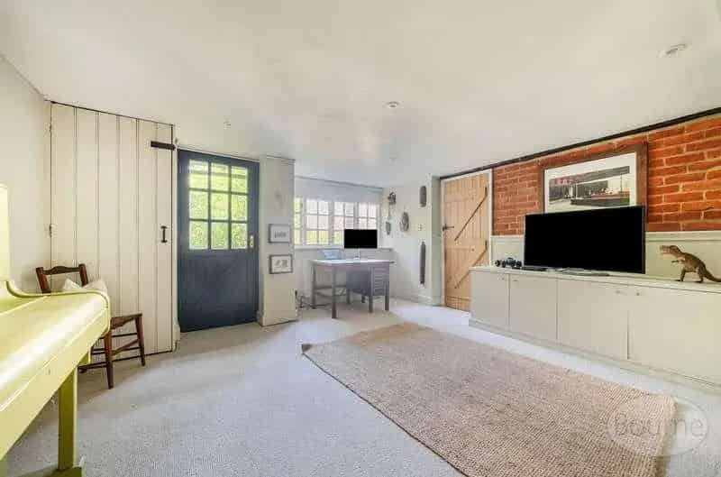 5 Bed Coach House for Sale - Character and Charm