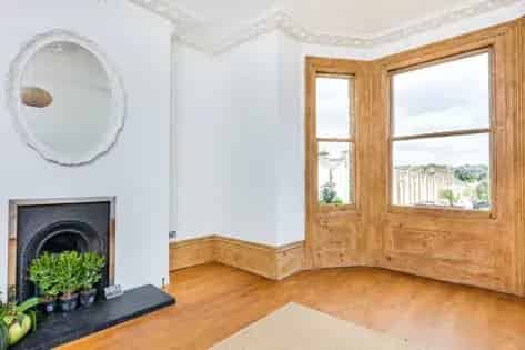 2 Bedroom Flat 72m² London Bright Stylish Modern Kitchen