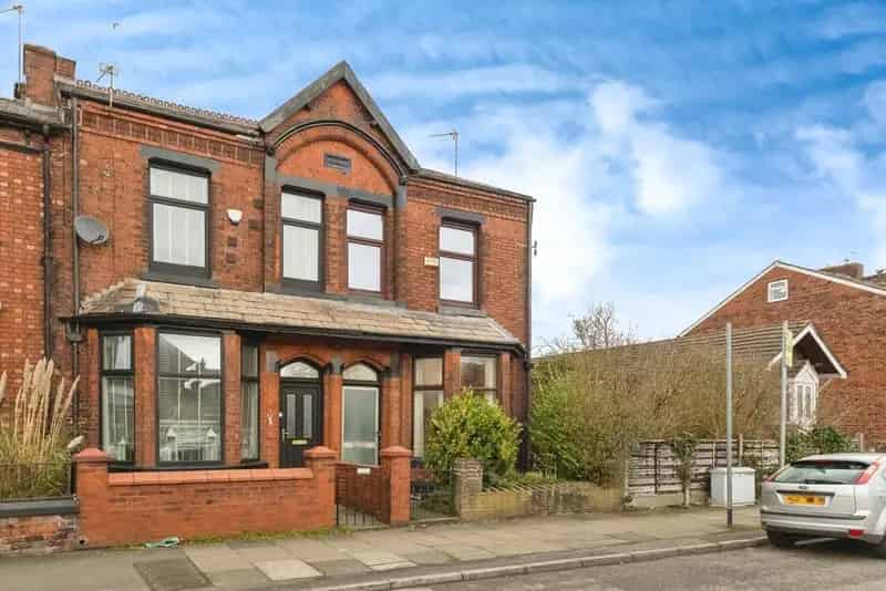 3-Bed End-Terraced House Audenshaw Road
