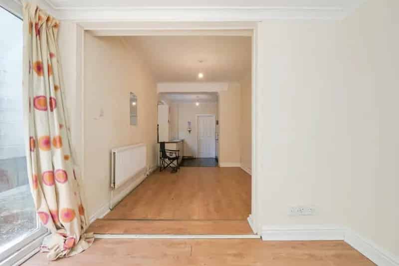 3 Bed Semi-Detached House in Woolston
