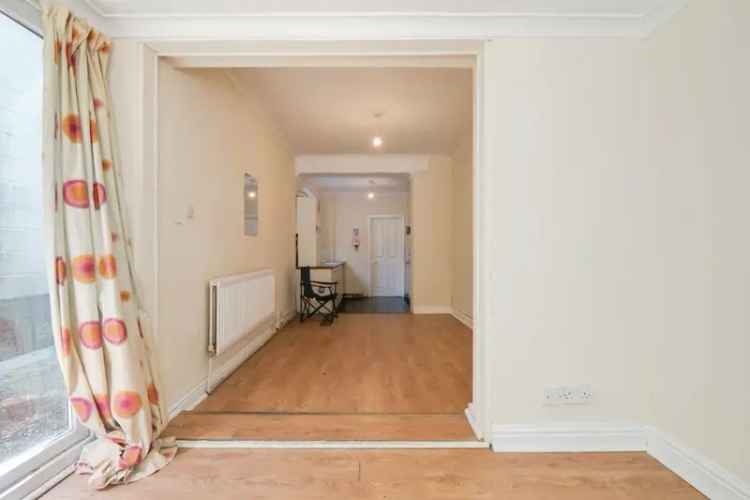 3 Bed Semi-Detached House in Woolston