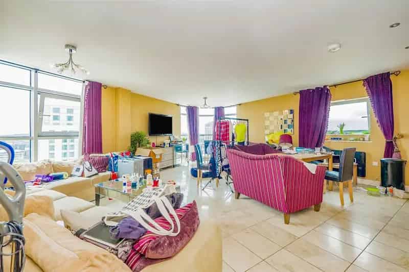 Spacious 3-Bedroom City Centre Apartment with Parking