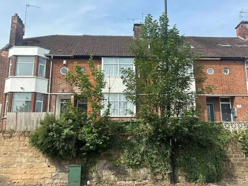 6 Bedroom Terraced House For Sale at Auction