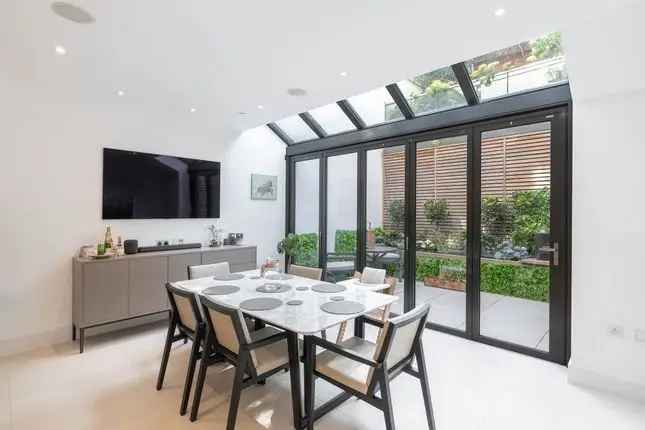 Stylish Townhouse for Sale in Rainsborough Fulham SW6