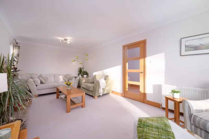 5 Bedroom Detached House Westhill South Facing Garden Double Garage