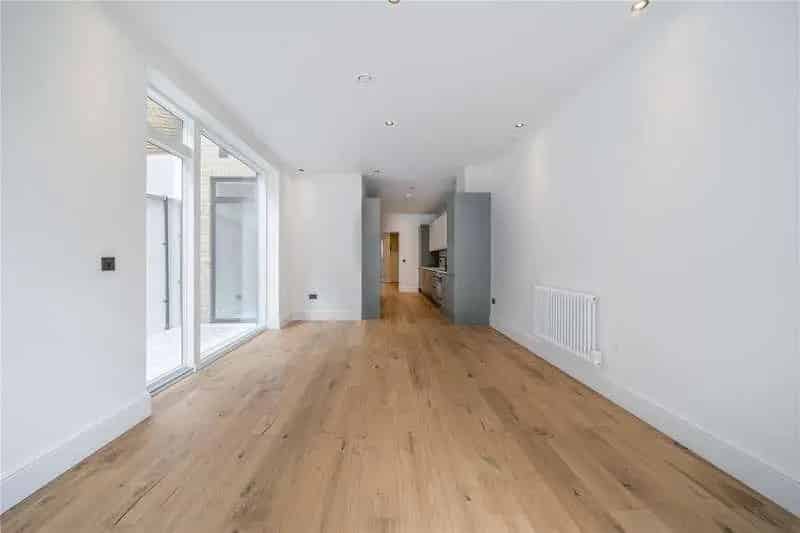 2 Bed Flat for Sale in Chiswick Gunnersbury