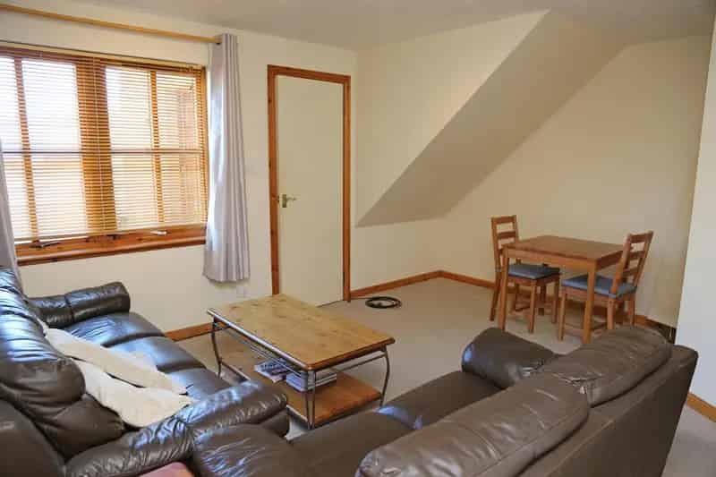 2 Bed Furnished Ground Floor Flat Westhill Allocated Parking