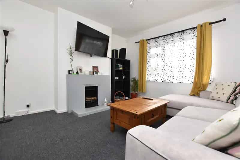 3 Bed Semi Detached Home Near Blackgates Primary School