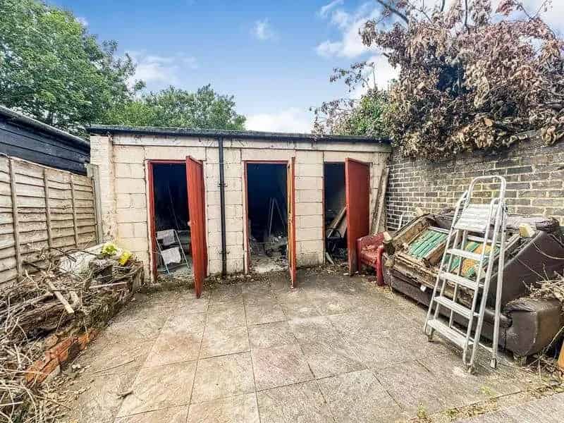 2 Bed Flat for Sale - No Onward Chain