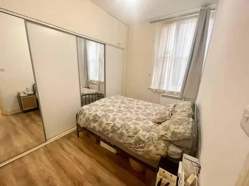 1 Bedroom Apartment Near Town Center Zero Deposit Option