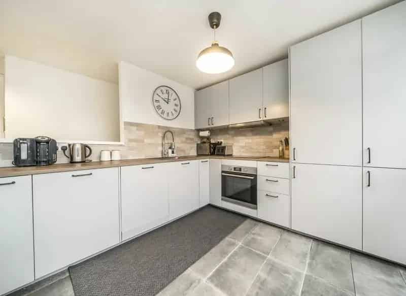 Bright 2 Bed 2 Bath London Apartment with 2 Balconies