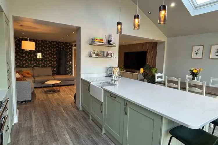 Modern Detached Family Home East Ardsley 4 Beds