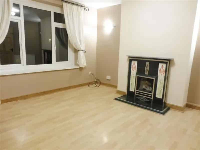 3 Bedroom Semi Detached House with Solar Panels and Garden