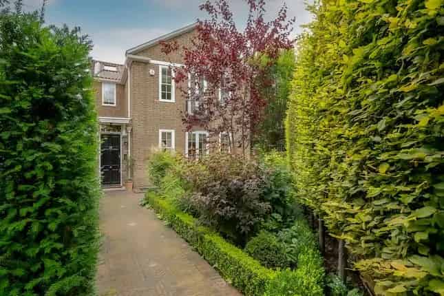 Family Home for Sale in St John's Wood