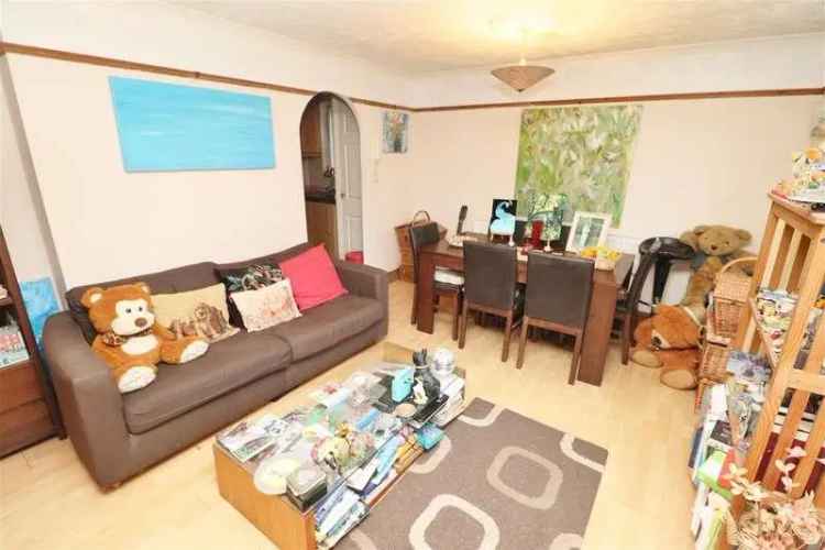 2 Bed Flat for Sale in Everett Court Radlett