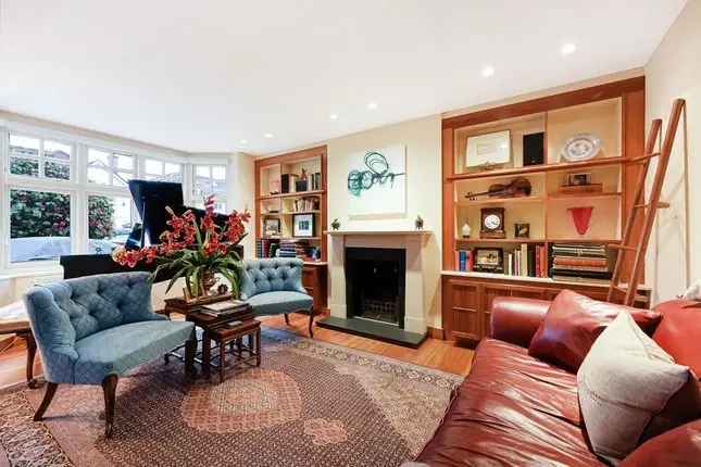 3 Double Bedroom Detached House for Sale London W4