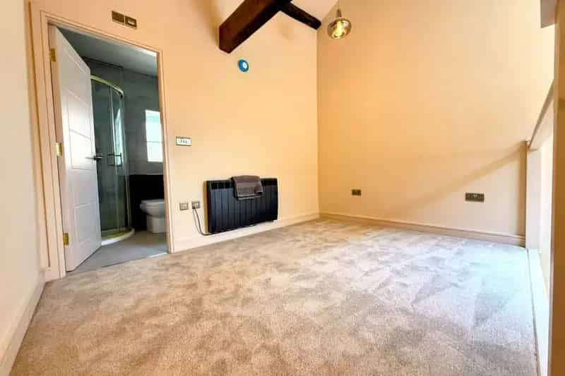 Wakefield City Centre 1-Bed House - Modern Renovation - Zero Deposit