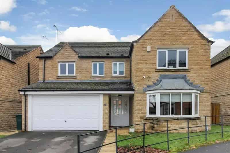 5 Bedroom Detached House for Sale