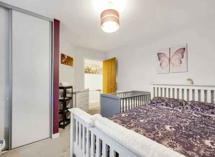 Spacious Apartment Near West Ealing Station