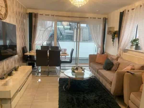 2-Bedroom Flat City Views High-Rise Living Near Public Transport