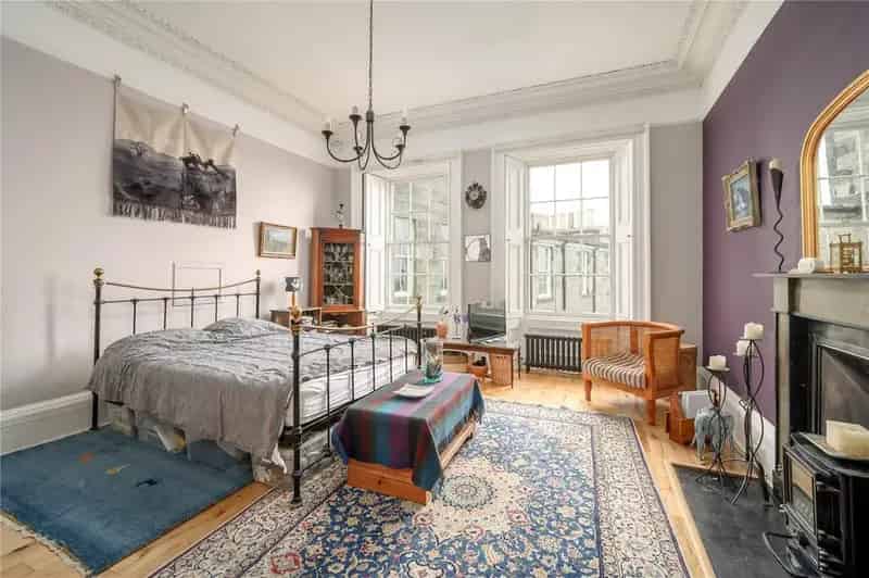 4 Bedroom Apartment for Sale in Edinburghs New Town