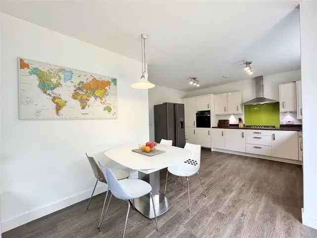 4 Bedroom Detached House for Sale in Uddingston