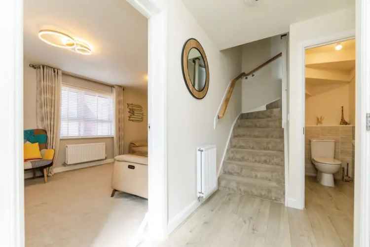 3 Bed House with Driveway and Garden