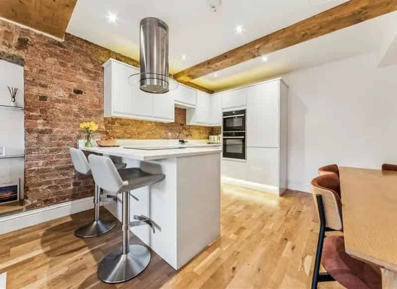 First Floor Apartment in Clapham Mews