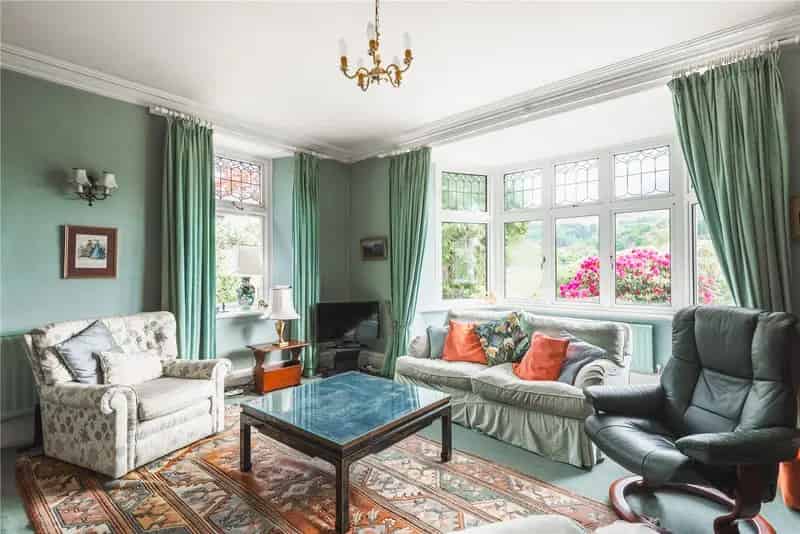 7 Bedroom Detached House with Mountain Views
