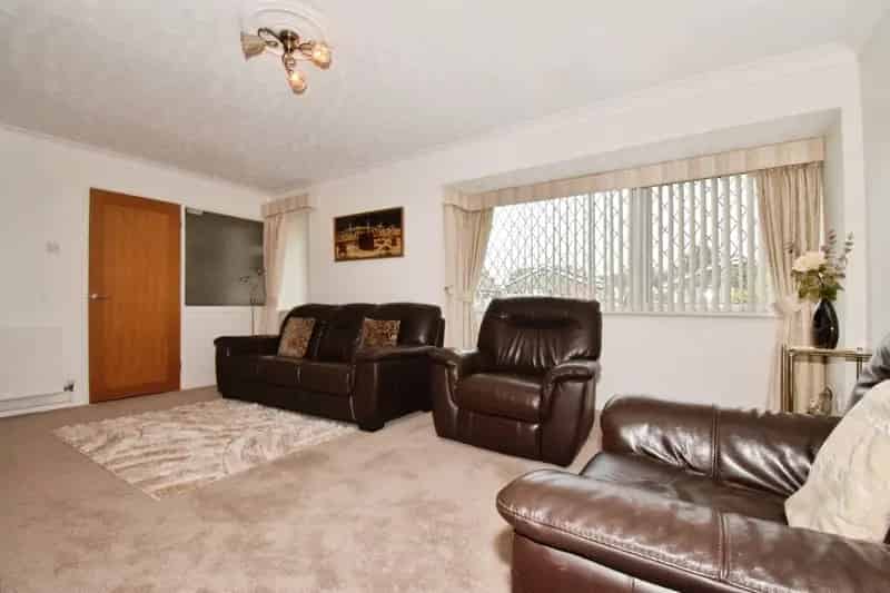 Five Bedroom Family Home with Garage in Oadby