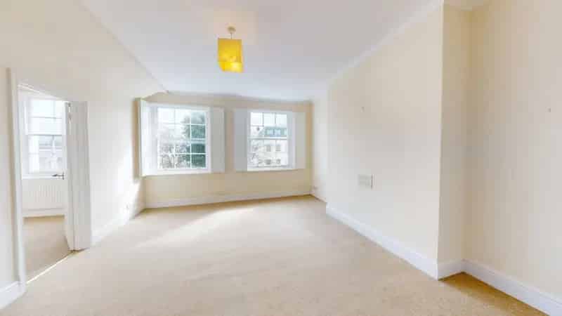 2 Bedroom Flat for Sale in Central Cheltenham