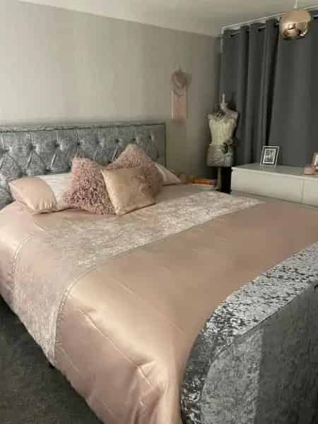 3 Bed Terraced House Near Schools Shops Train Station
