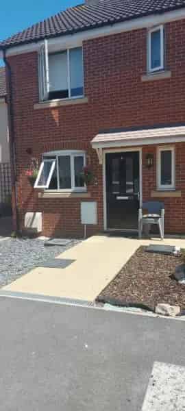 3 Bed Semi Detached House With Driveway