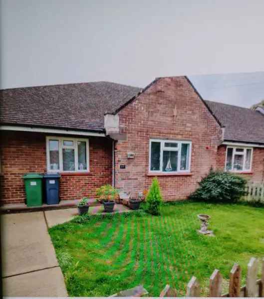 Bungalow For Rent in Maidstone, England