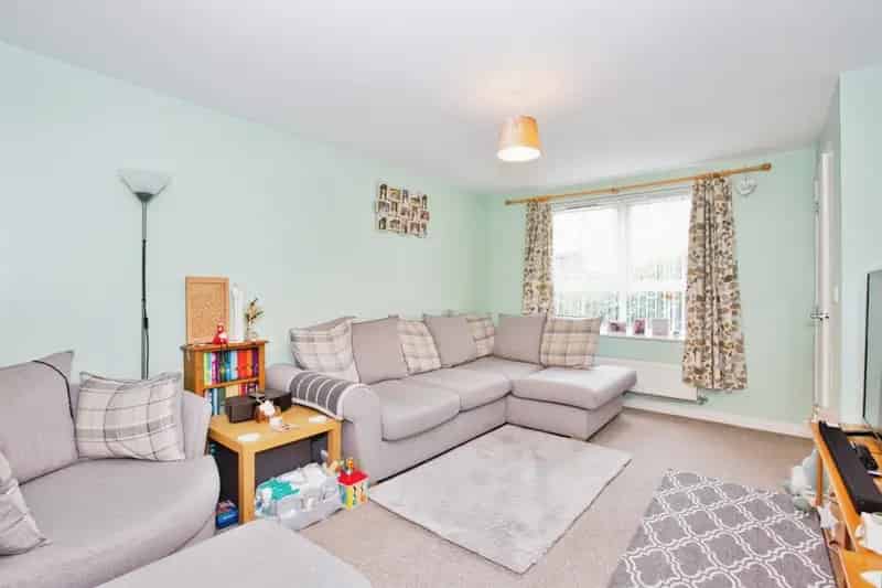 Modern 3-Bed Semi-Detached Home Near Amenities