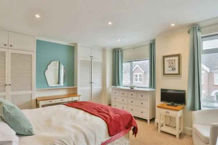 3 Bedroom Mid Terraced House Heckford Park Poole