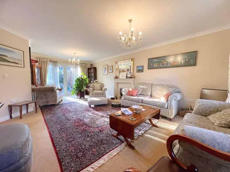 5 Bed Detached House For Sale