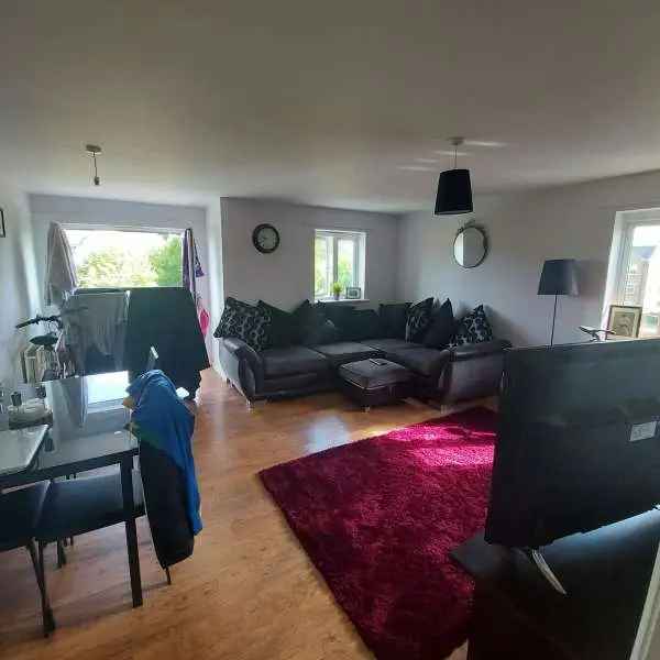 Flat For Rent in Tandridge, England