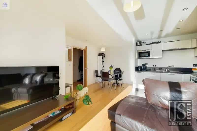 1 Bedroom Flat Maple Quays Modern Apartment